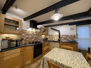 KĂŒhlschrank, Mikrowelle, Ofen, Herdplatte