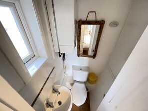 Hair dryer, towels - Windjammer - a cottage that sleeps 4 guests in 2 bedrooms (St Ives)