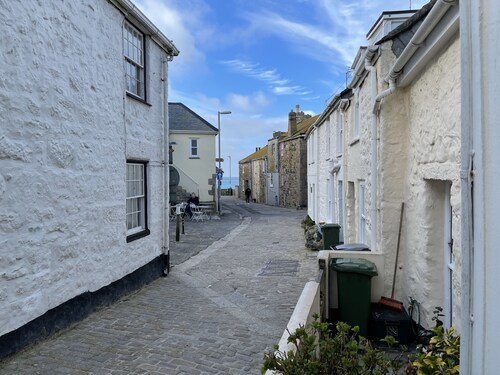 Windjammer - a cottage that sleeps 4 guests in 2 bedrooms