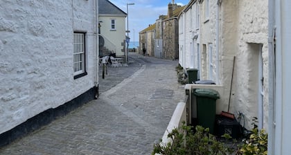 Windjammer - a cottage that sleeps 4 guests in 2 bedrooms