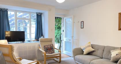 3 Redfern Court - an apartment that sleeps 4 guests in 2 bedrooms