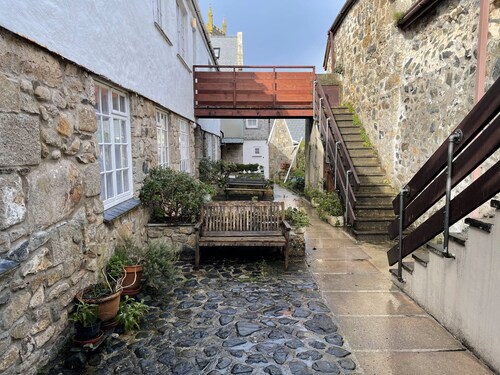 3 Redfern Court - an apartment that sleeps 4 guests in 2 bedrooms