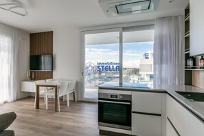 Microwave, oven, dishwasher, cookware/dishes/utensils - Residence Zitoune int.5 (Lido di Jesolo)