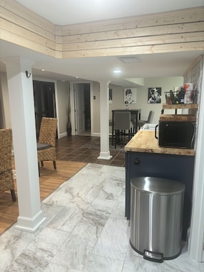 Interior - Stylish apartment in Baltimore - Minutes from everything! (Halethorpe)