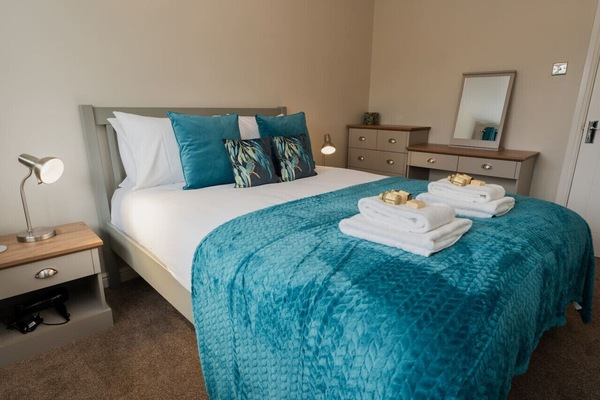 The Bedroom: you will get a restful nights sleep in the double bed, with professionally laundered fresh linens for every stay.