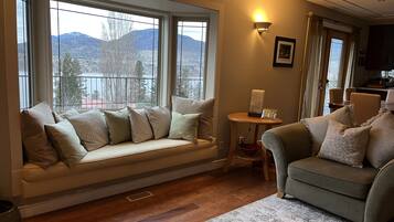 Smart TV, fireplace, books, printers