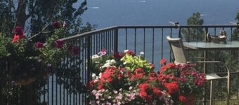 Tranquil setting with beautiful views overlooking Skaha Lake 