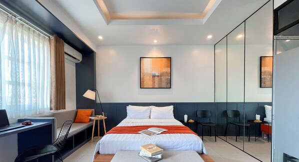 Tabla de planchar con plancha, wifi gratis y ropa de cama 