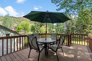 Outdoor dining - Farmhouse with Hot Tub, Game Room, Pond and Creek (Durango)