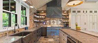 Farmhouse with Hot Tub, Game Room, Pond and Creek