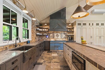 Farmhouse with Hot Tub, Game Room, Pond and Creek