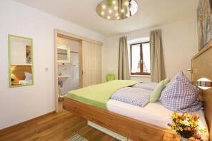 1 bedroom, Internet, bed sheets - Ferienwohnung Johanna 4 Sterne mit 35 qm (Gstadt am Chiemsee)