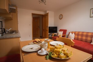 Dining - Ferienwohnung Seeblick 40 qm, mit Balkon (Rimsting)