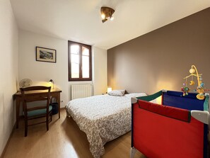 4 habitaciones, wifi gratis y ropa de cama