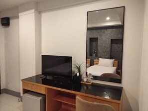 Deluxe Twin Room, Lanai, Garden View | Individually decorated, individually furnished, desk, laptop workspace - Pilatus Apartment (Mueang Loei)