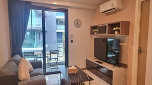 Appartement, 1 chambre, accessible aux personnes à mobilité réduite, balcon | Coin séjour