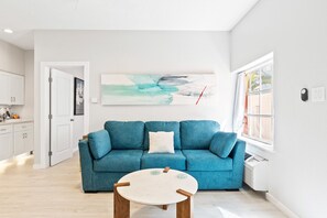 Smart TV, books, video library, stereo - Siesta Key Village, Pool, Beach Access 4-min. Walk, 1bdr (Siesta Key)