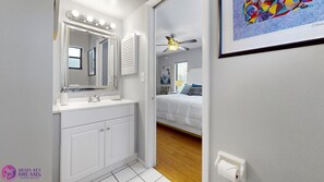 2 bedrooms, in-room safe, desk, iron/ironing board