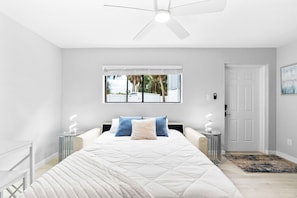 1 soverom, safe på rommet, skrivebord og strykejern/-brett