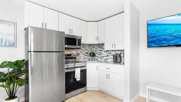 Fridge, microwave, oven, stovetop