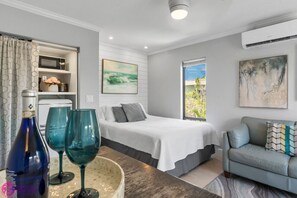 1 Schlafzimmer, Zimmersafe, Schreibtisch, Bügeleisen/Bügelbrett