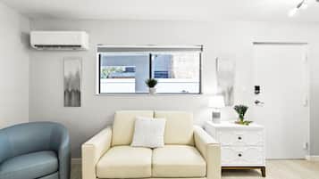 Smart TV, libros, videoteca y estéreo