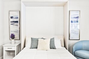 1 bedroom, in-room safe, desk, iron/ironing board - Beach Rd, 300ft to Beach Access & 500ft to Siesta Key Village, 1bdr (Siesta Key)