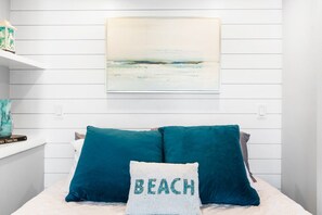 1 quarto, cofres nos quartos, escrivaninha