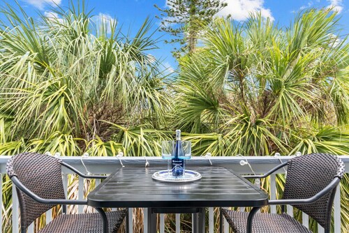 Beach Rd, 300ft to Beach Access & 500ft to Siesta Key Village, 2bdr & Studio