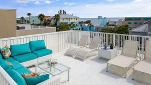 Property grounds - Penthouse with Sundeck, Private Access to Beach & 500ft to the Village (Siesta Key)