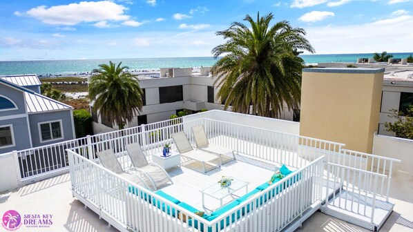 Terrace/patio - Sundeck with Ocean View, Private Access to Beach & 500ft to the Village (Siesta Key)