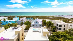 Beach nearby, sun-loungers, beach towels - Sundeck with Ocean View, Private Access to Beach & 500ft to the Village (Siesta Key)