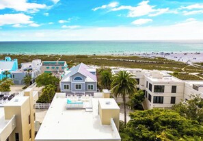 Beach nearby, sun loungers, beach towels - Sundeck with Ocean View, Private Access to Beach & 500ft to the Village (Siesta Key)