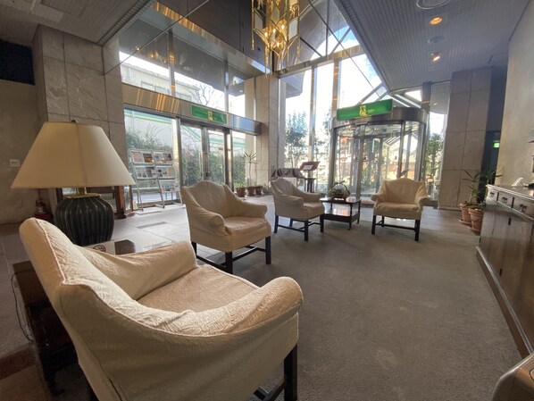 Lobby lounge