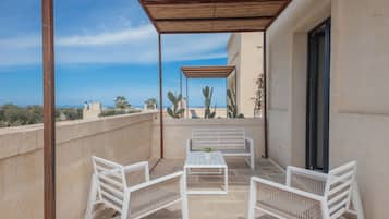 Habitación superior, Terraza, vista al mar | Terraza o patio