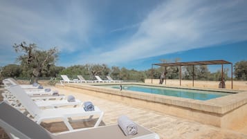 Piscine extérieure (ouverte en saison)
