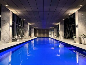 室內泳池