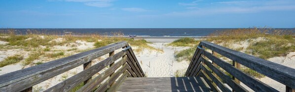 Una spiaggia nelle vicinanze