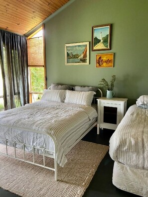 3 slaapkamers, een strijkplank/strijkijzer, wifi, beddengoed