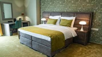 In-room safe, desk, laptop workspace, free WiFi