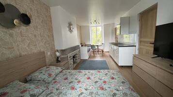 Studio | Blackout drapes, iron/ironing board, free WiFi