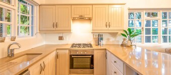 Cozy 2-bedroom cottage with WiFi and AC in quaint Franschhoek