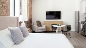 1 bedroom, desk, iron/ironing board, Internet - Landing | Spectacular 1BD in Five Points South (Birmingham)