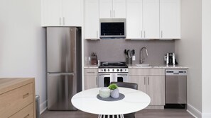 Fridge, microwave, oven, stovetop - Landing | Spectacular 1BD in Five Points South (Birmingham)