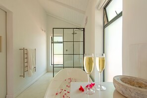 Cottage | Bathroom - Franschhoek Cottages (Franschhoek)