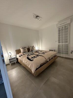 1 slaapkamer, een kluis op de kamer, gratis wifi, beddengoed
