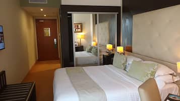 Standard Double or Twin Room | 1 bedroom, premium bedding, minibar, laptop workspace