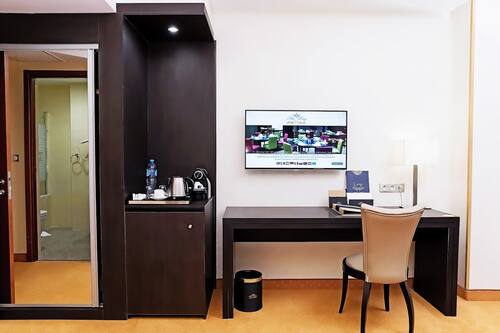 Literie de qualité, minibar, bureau