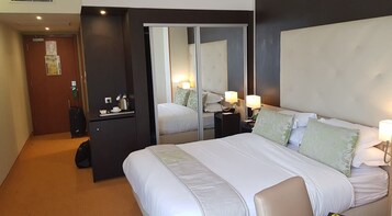 Premium bedding, minibar, laptop workspace, blackout curtains