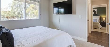 2 bedrooms, desk, iron/ironing board, Internet